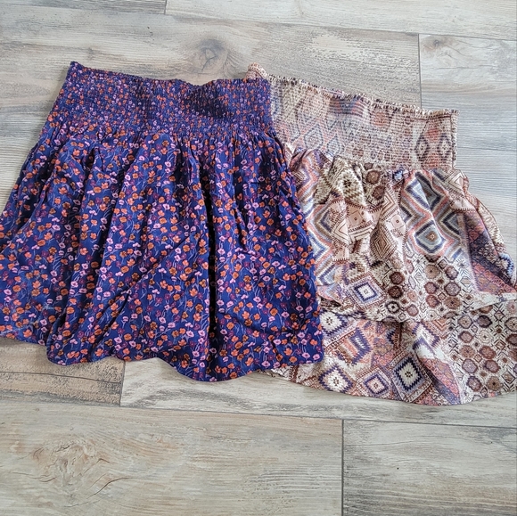 Two Mini Skirts Size M - Picture 1 of 8